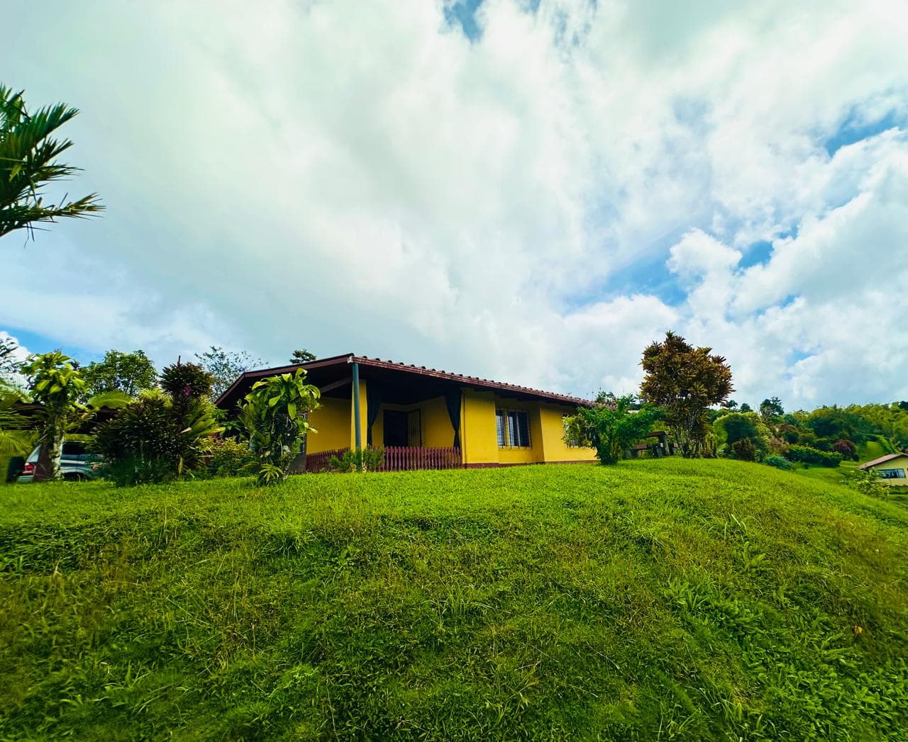 Charming Home with Lake Arenal Views – Spacious Lot & Natural Beauty 