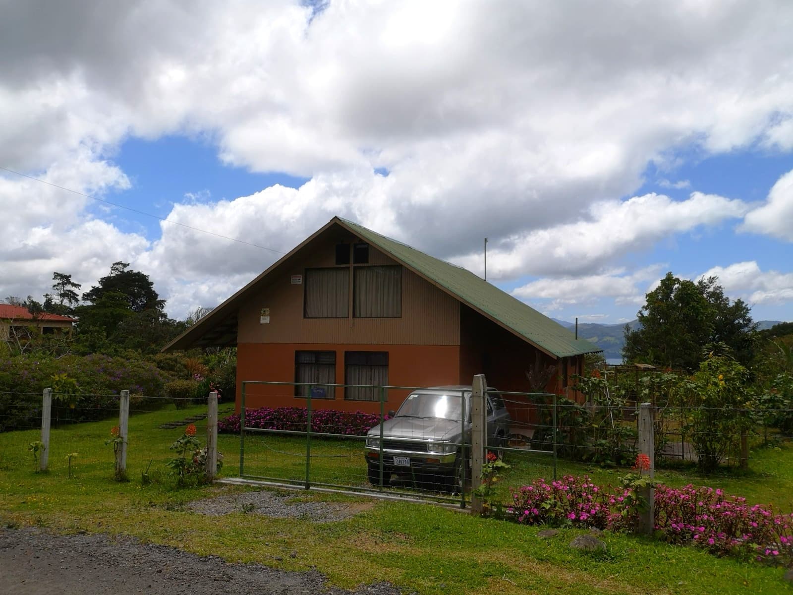 Beautiful, 2 Story, 3BD, 1BA A-Frame Home with Lake and Volcano Views- Nuevo Arenal