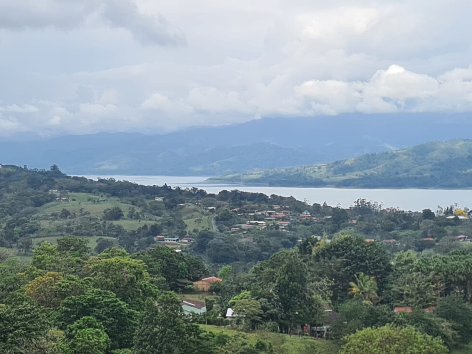 46,600 m2 (11,5 acres) Lot with Amazing Lake View in Nuevo Arenal - 4