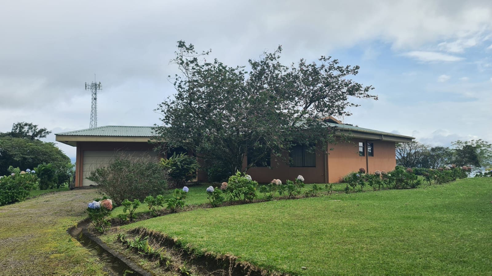 Beautiful 3 Bedroom, 2 Bathroom Furnished Home in El Aguacate - 2