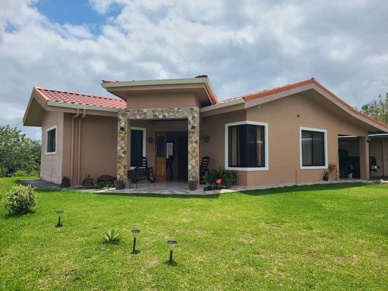 Spacious Property with Warehouses and Workshop in Mata de Caña