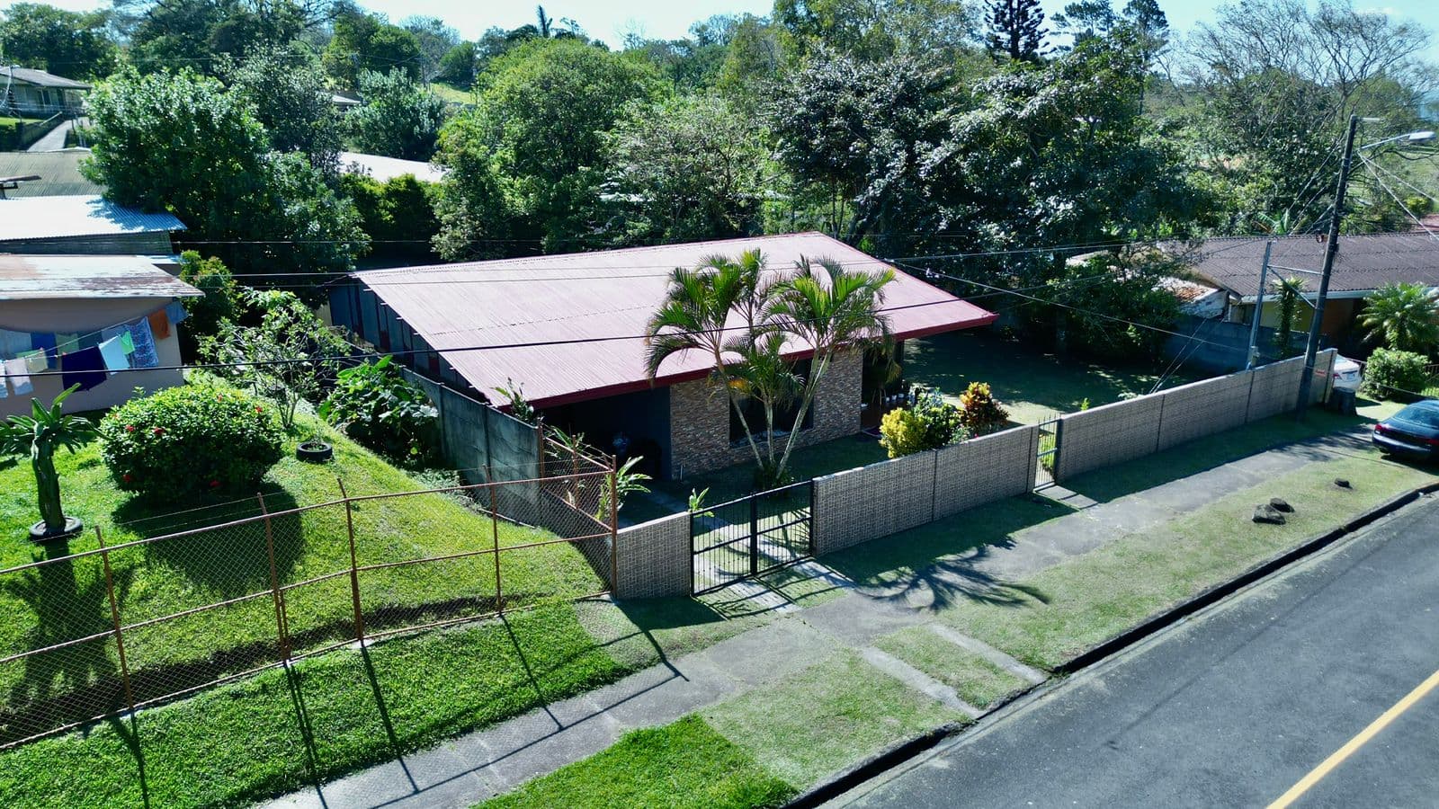 4-Bedroom, 2-Bathroom Home on 870 m² (0.21 Acre) in Tronadora   - 2