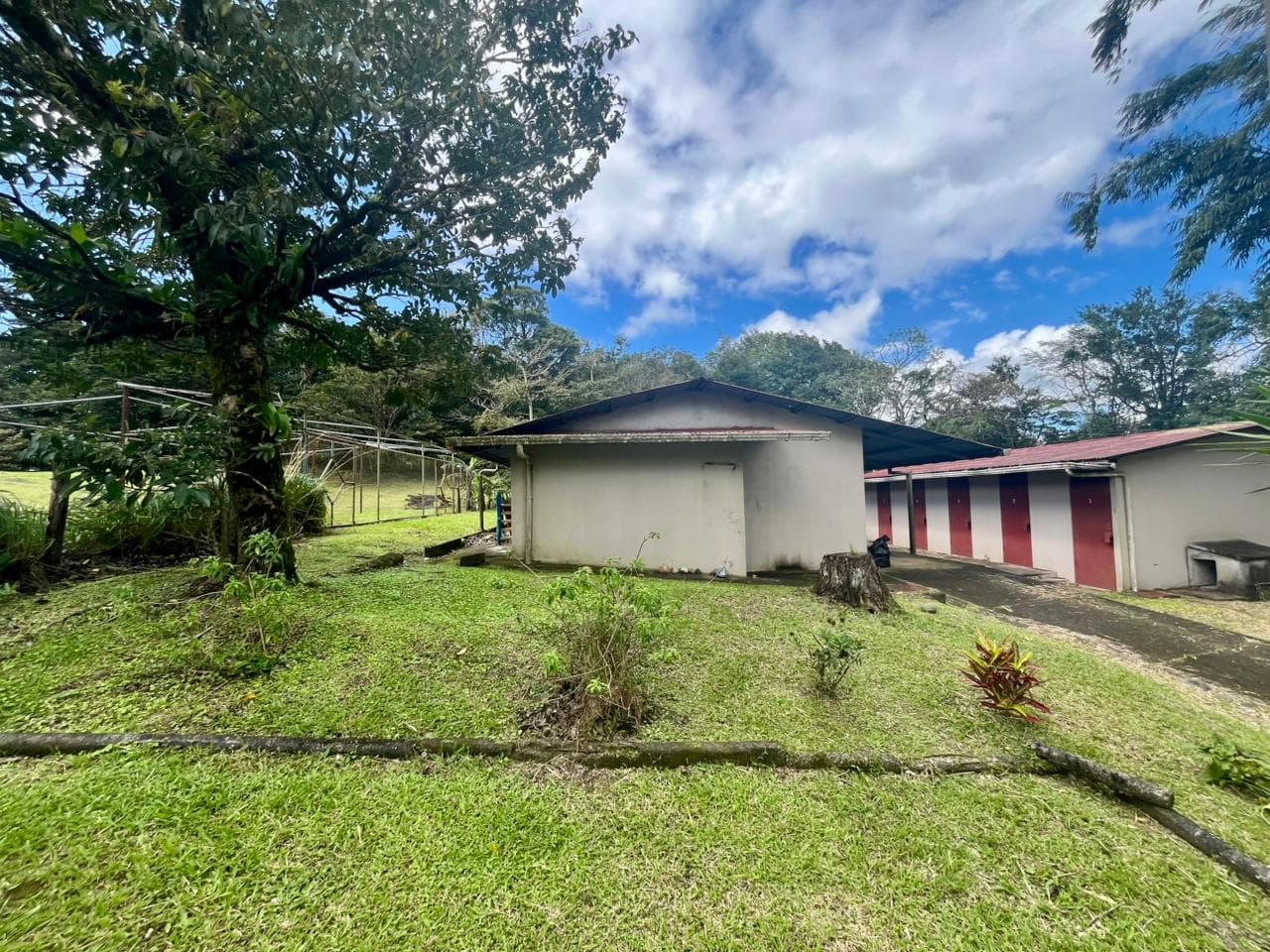 Commercial Property with Expansive Space and Breathtaking Mountain Views  - 2