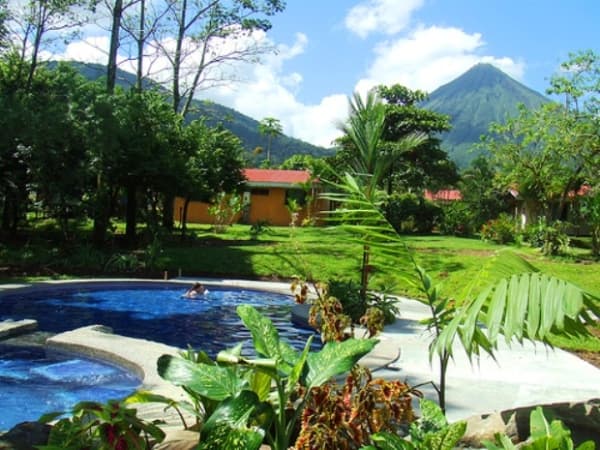 Rustic and Charming Ecolodge, 3,95 acre In La Fortuna