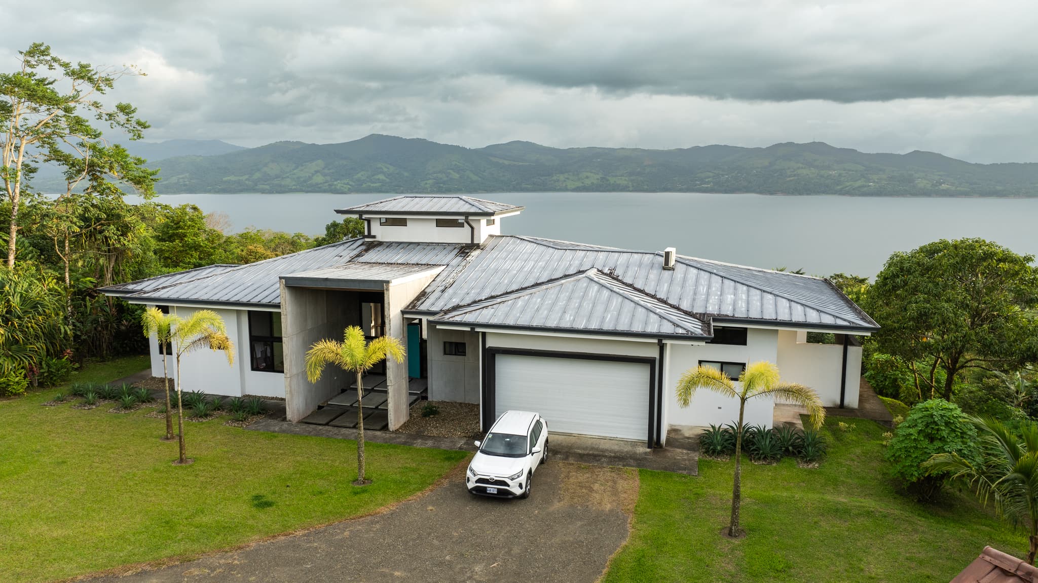 Luxury Home with 4 Bedrooms and Breathtaking Lake & Mountain Views - 5