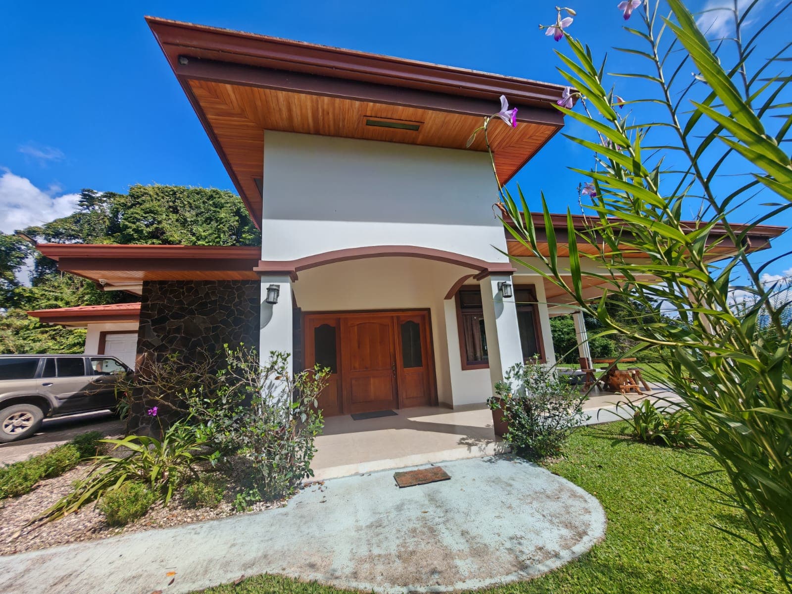 Beautiful Furnished Home 2BD 2.5 BA w/ Lake View in Nuevo Arenal - 4