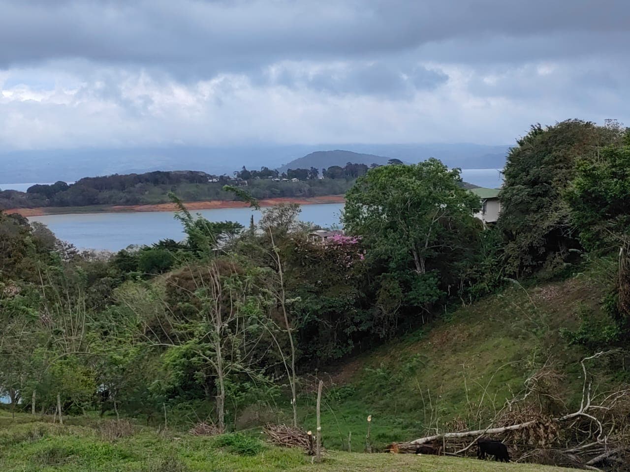 Gorgeous 701 m2 (0.17 Acre) lot with Lake Arenal and Volcano view in Tronadora