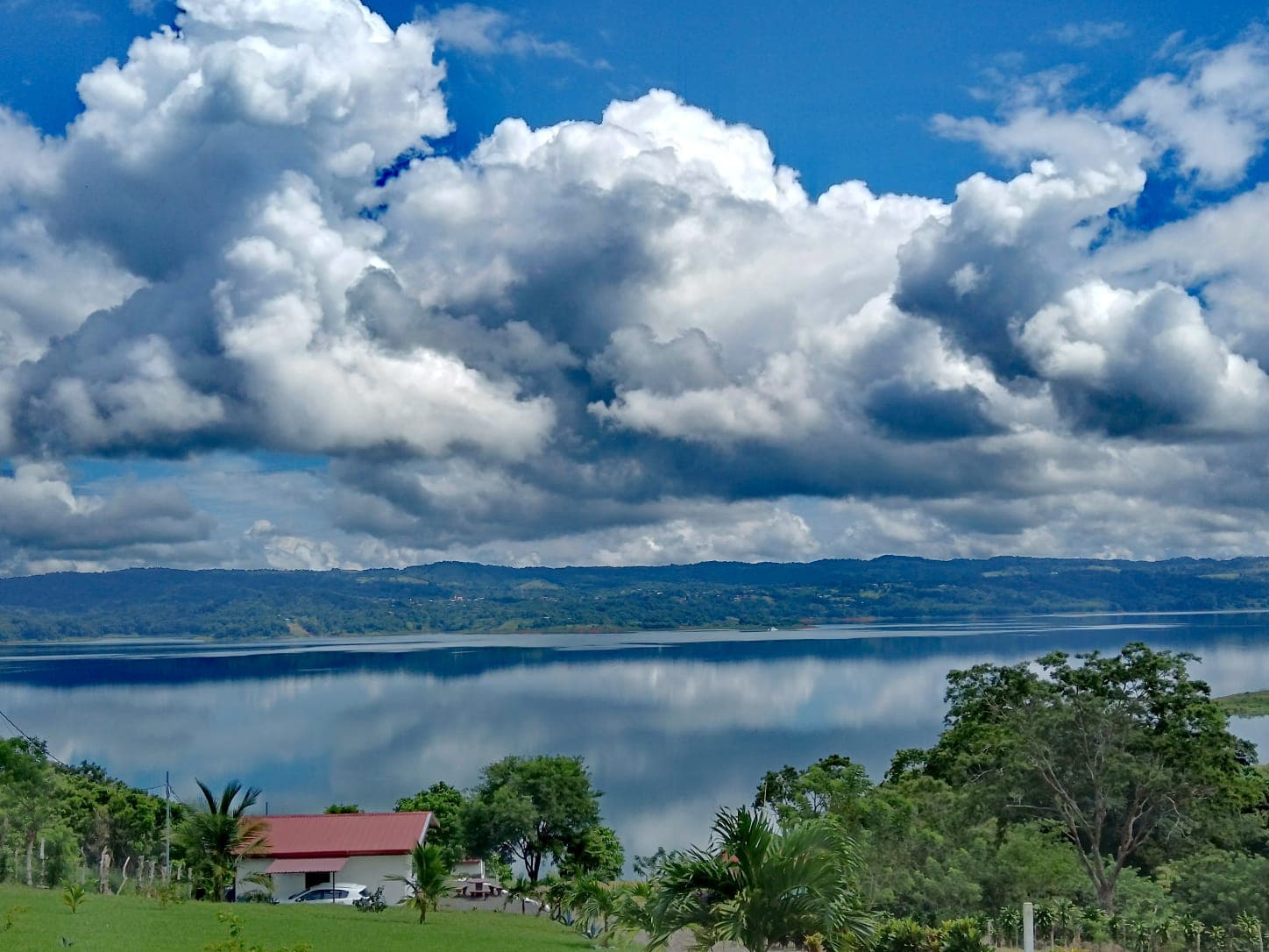 Beautiful Home 5BA 4BA and Two Casitas w/ Views of Lake Arenal & the Volcano