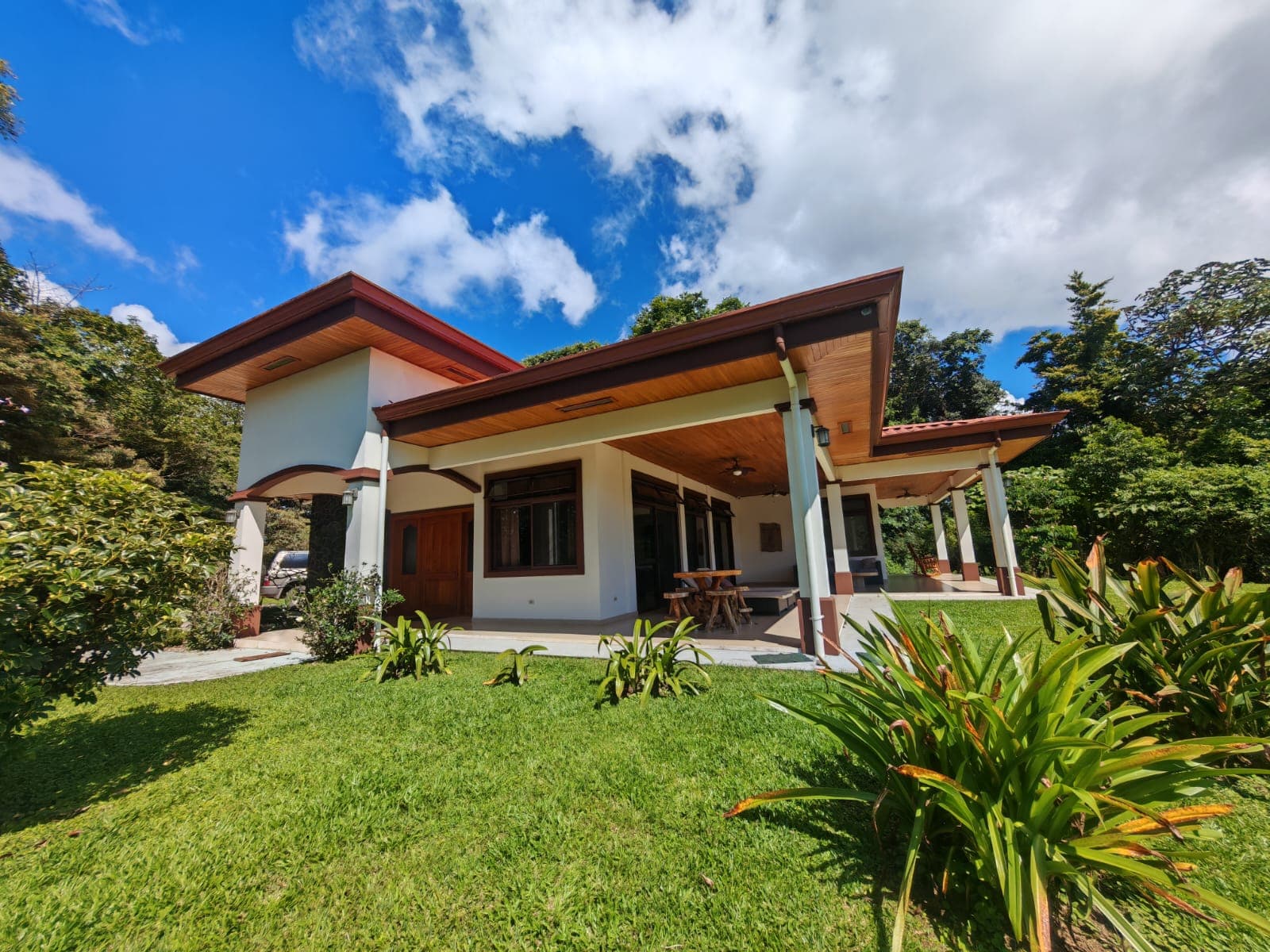 Beautiful Furnished Home 2BD 2.5 BA w/ Lake View in Nuevo Arenal