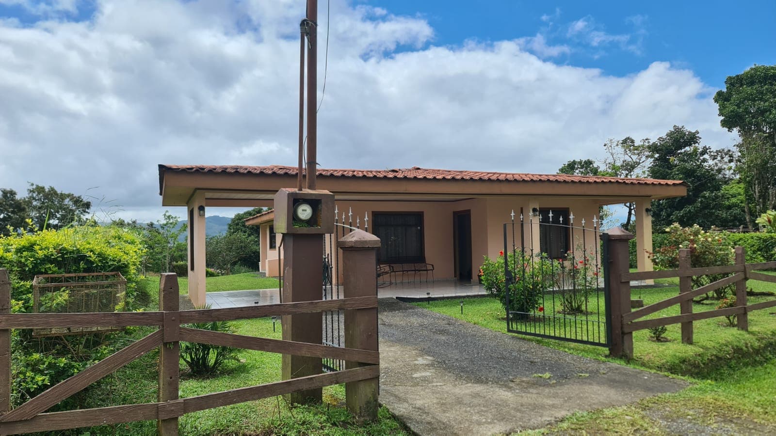 Beautiful, LAKE ACCESS property in Parcelas Santa Maria, Nuevo Arenal  - 2