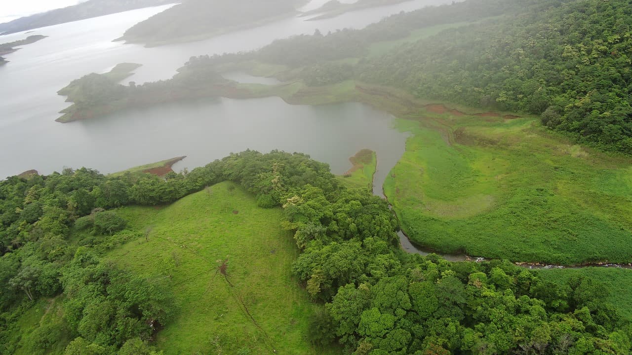 Beautiful 5502 m2 (1.35 Acre) Lolt with Amazing Lake Arenal Views in El Aguacate - 4
