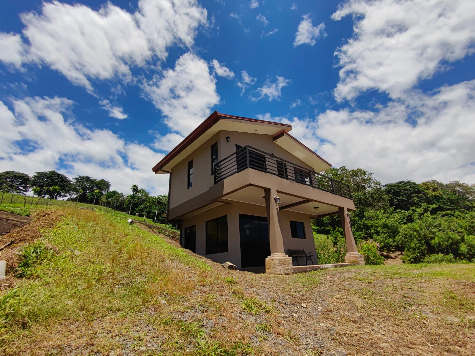 Charming 2BD, 1.5 BA LAKE VIEW Home Just Steps from Lake Shore in Tronadora  - 3