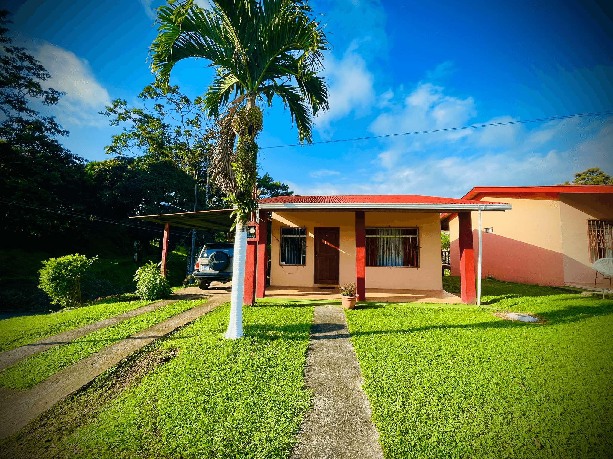 Cozy, 2BD/1BA House walking Distance to Downtown Nuevo Arenal