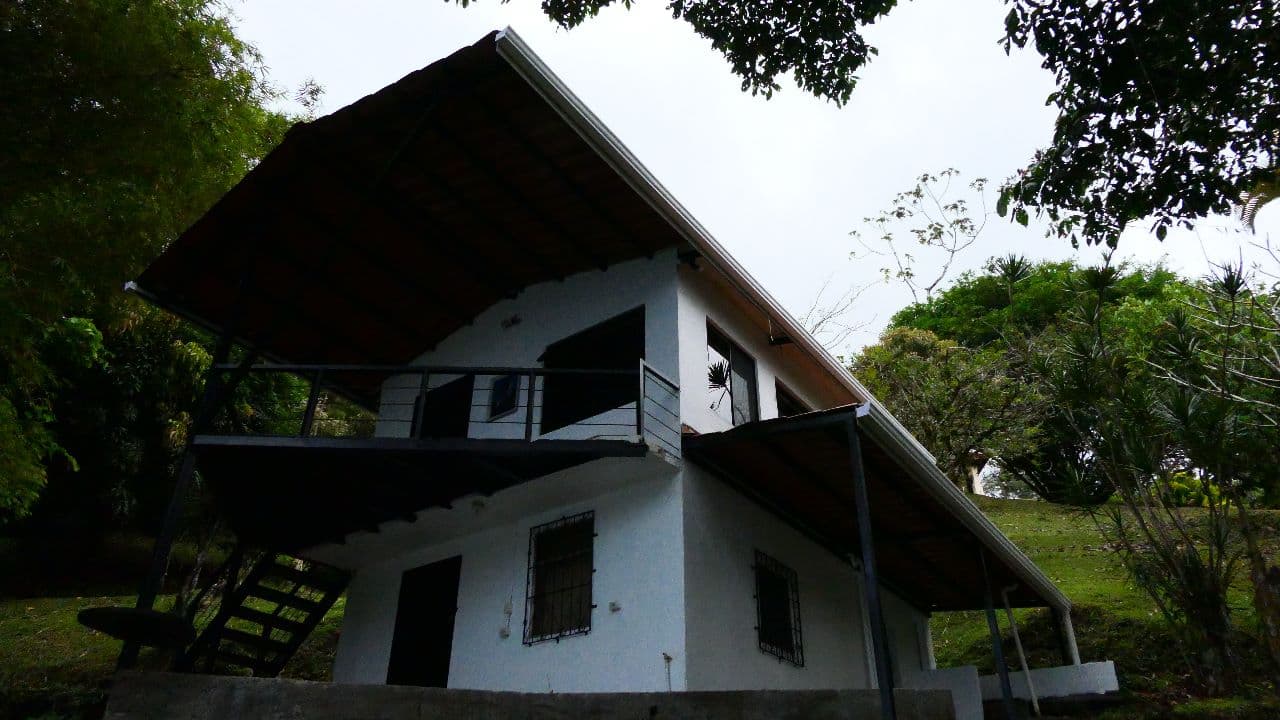 A very unique 1 Bedroom/1 Bathroom Boat House with lake access - 4