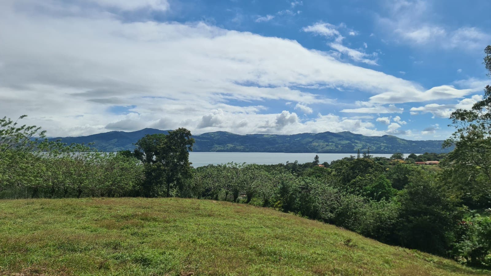 Fabulous, 5000 m2, Lake View Lot near Downtown Nuevo Arenal - 2