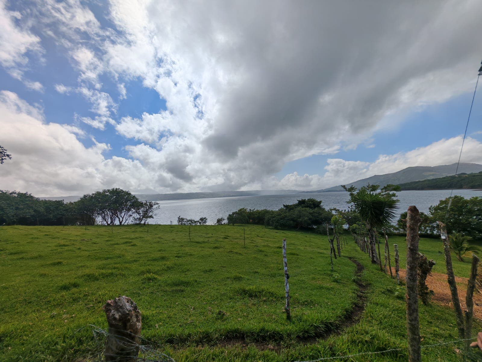 15,750 m² Lakefront Lot with Volcano Views, Fruit Trees & Direct Lake Access 