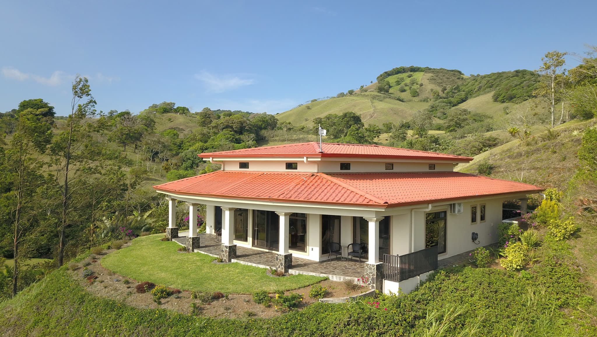 Stunning Home 3BD 2BA with Lake & Volcano Views, and Expansion Potential - 2