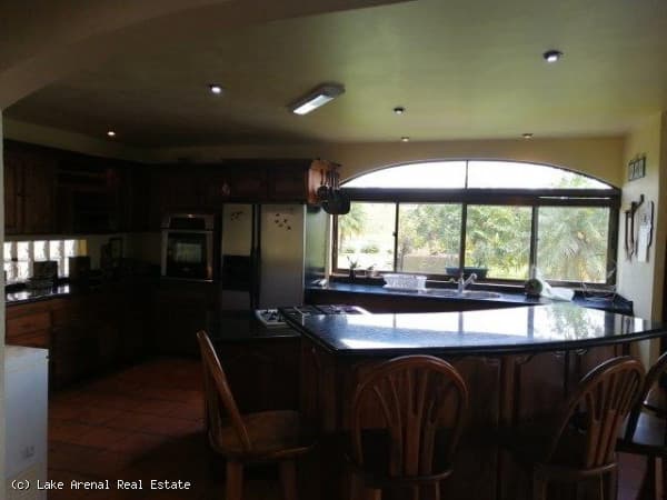 Luxury Manor with Far-reaching Lake Views In Nuevo Arenal - 5