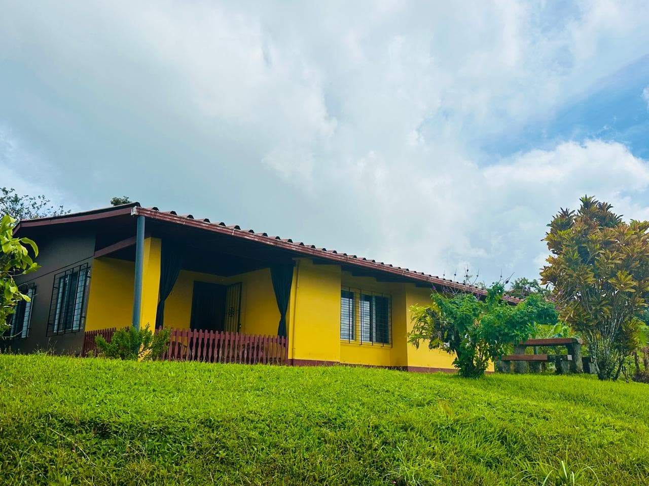 Charming Home with Lake Arenal Views – Spacious Lot & Natural Beauty  - 3