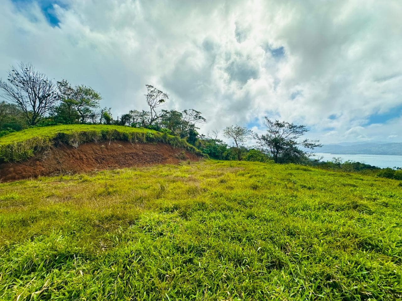 Prime 6,000 m² (1.48 Acre) Lot with Stunning Views of Lake Arenal & Mountains  - 3