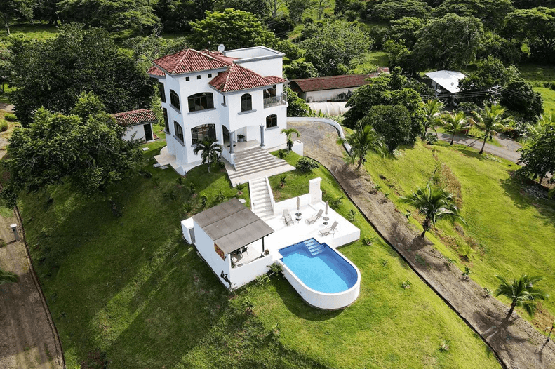 Elegant Furnished Home with Pool and Rancho Near the Beach 