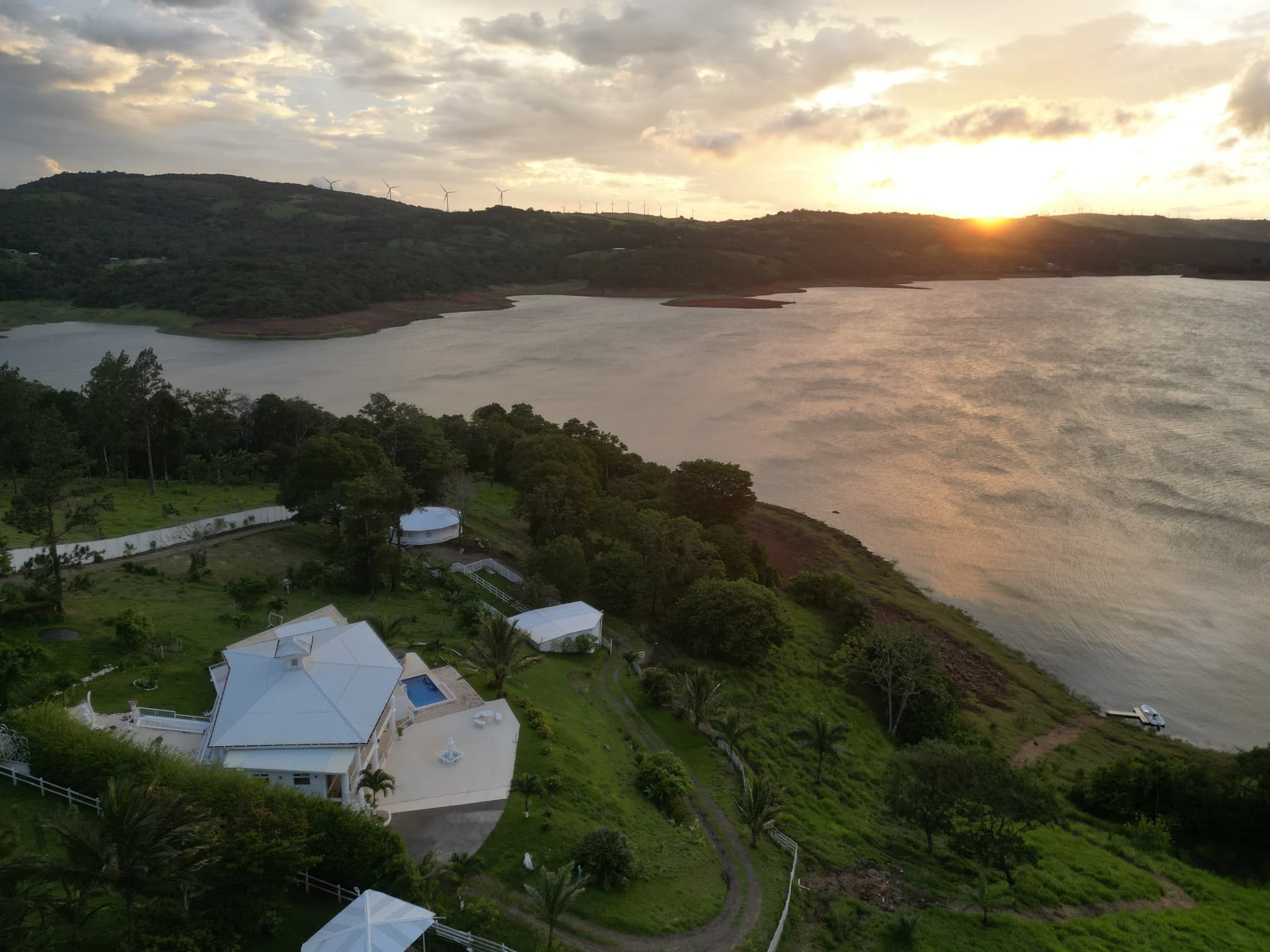 Luxury 7.41 Acre Estate 13 BD 10 BA w/ beautiful views of Lake Arenal & the Volcano 