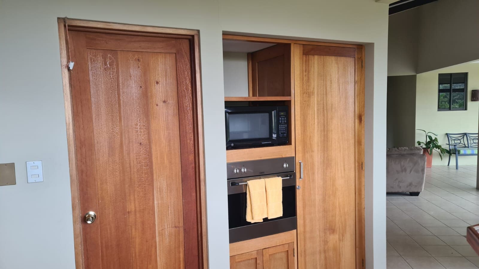 Furnished 3BR, 2BA Lake View Home w/ Utilities in Gated Community - 4