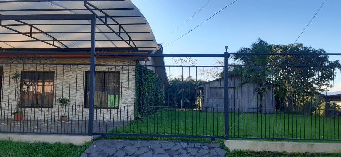 Lovely 4-Bedroom, 1-BA Tico House + Rancho with ½ BA in Tronadora  - 3