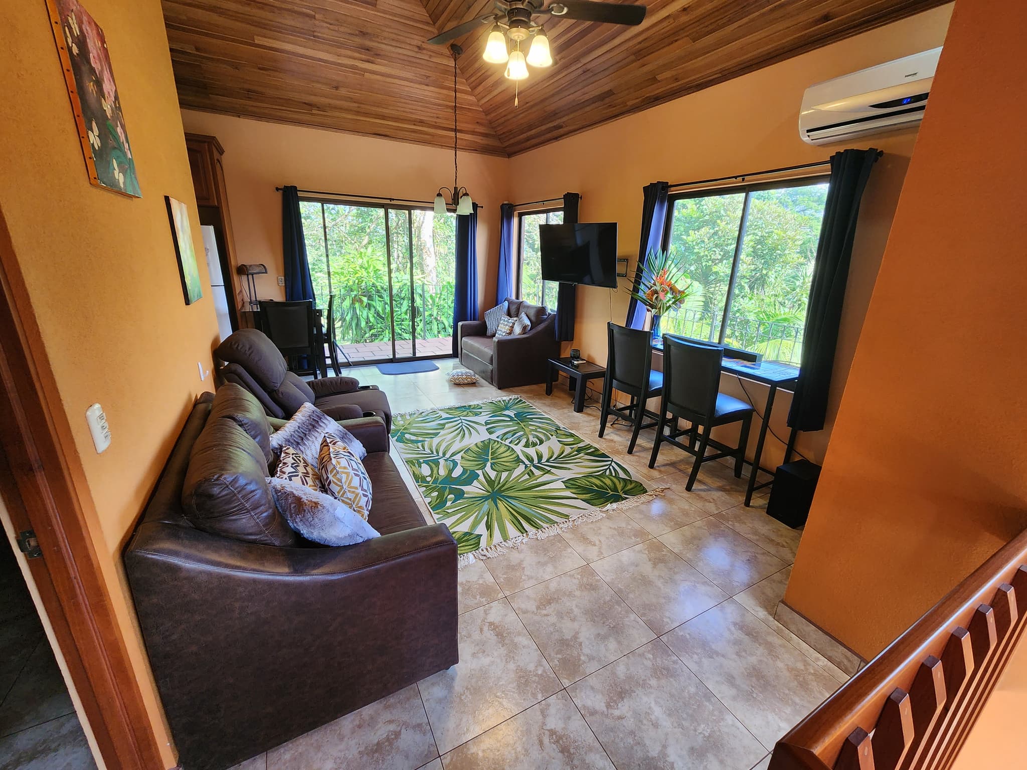 Beautiful 3 BD 2 BA Home in a 8 Acre Lot with Pool and Lake View - 5