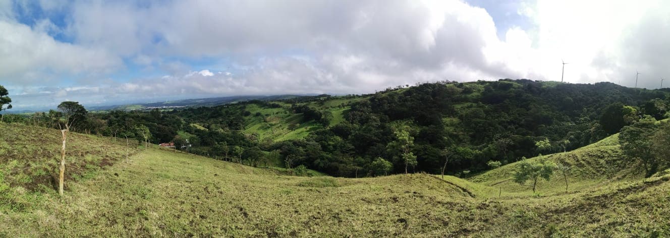 Sprawling 7 Hectare (17.3 acre) Mountain View Farm in Tilaran  - 4
