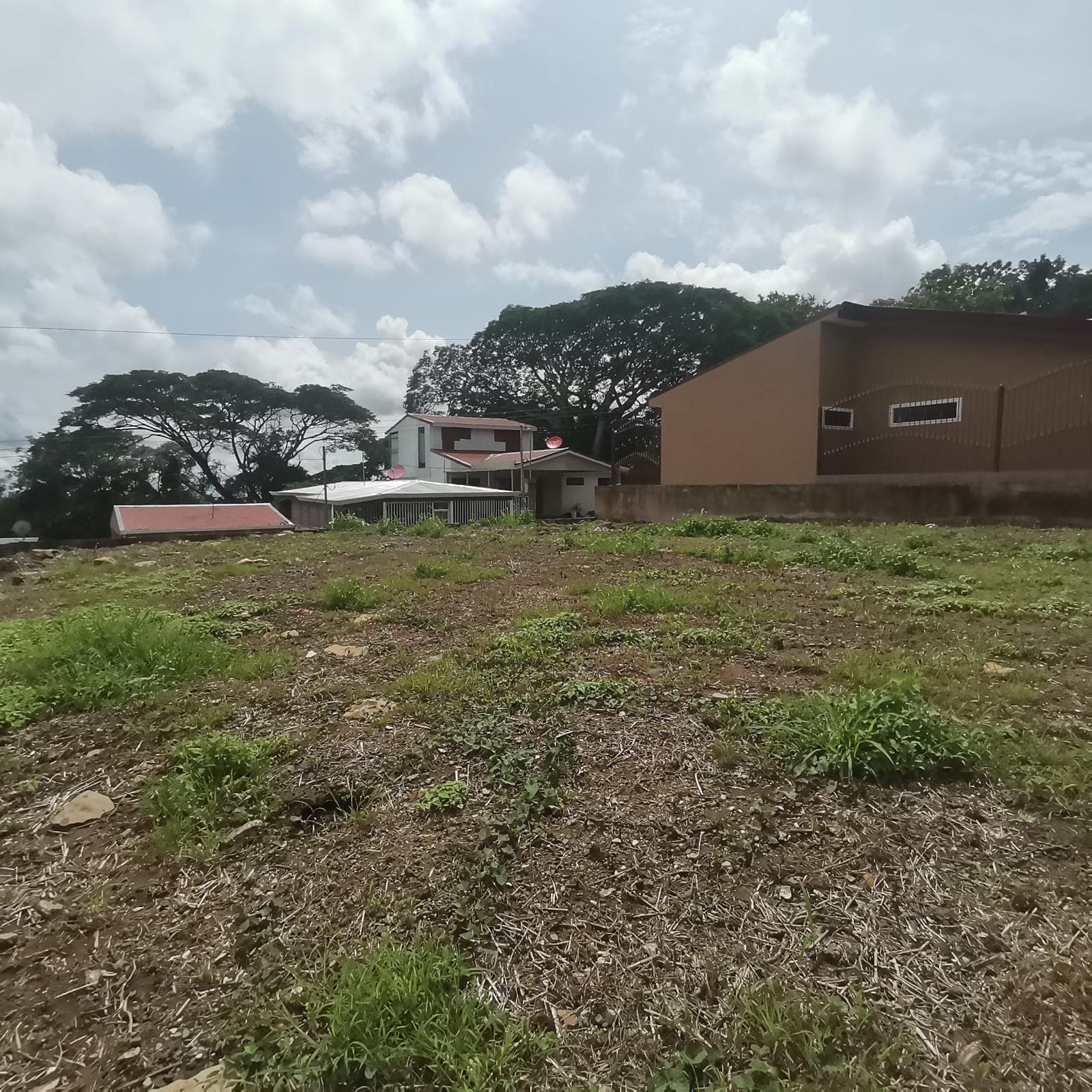 READY TO BUILD! 400 m2, Mountain and Jungle View Lot in Tilaran - 4