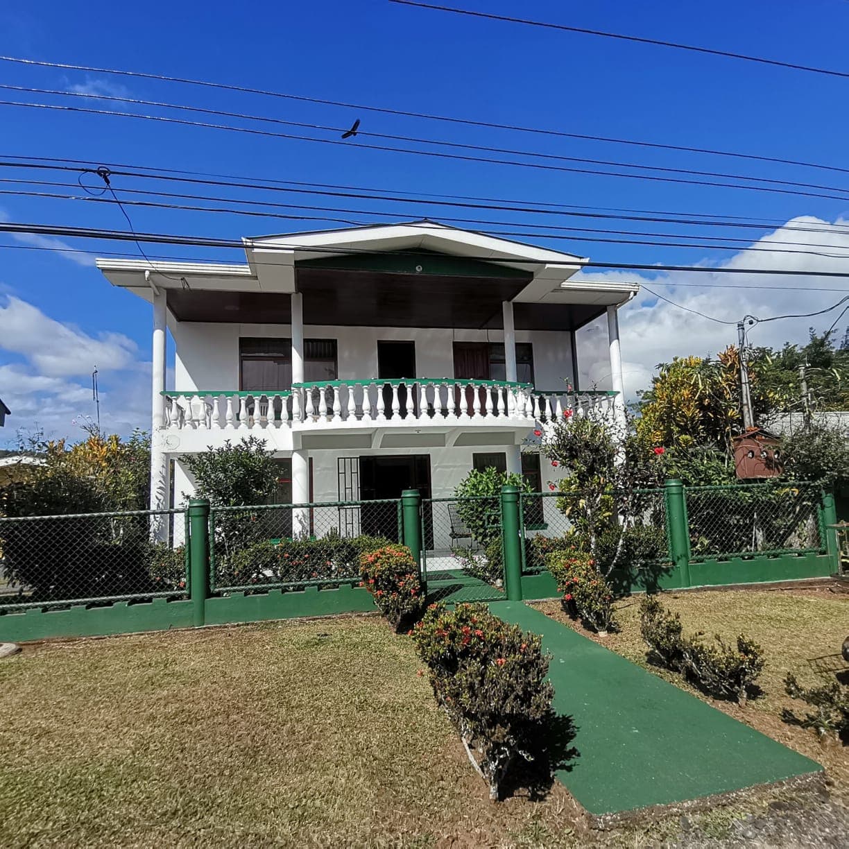 Lovely 2  Story Home + 2 Rental Cabins near Downtown Nuevo Arenal