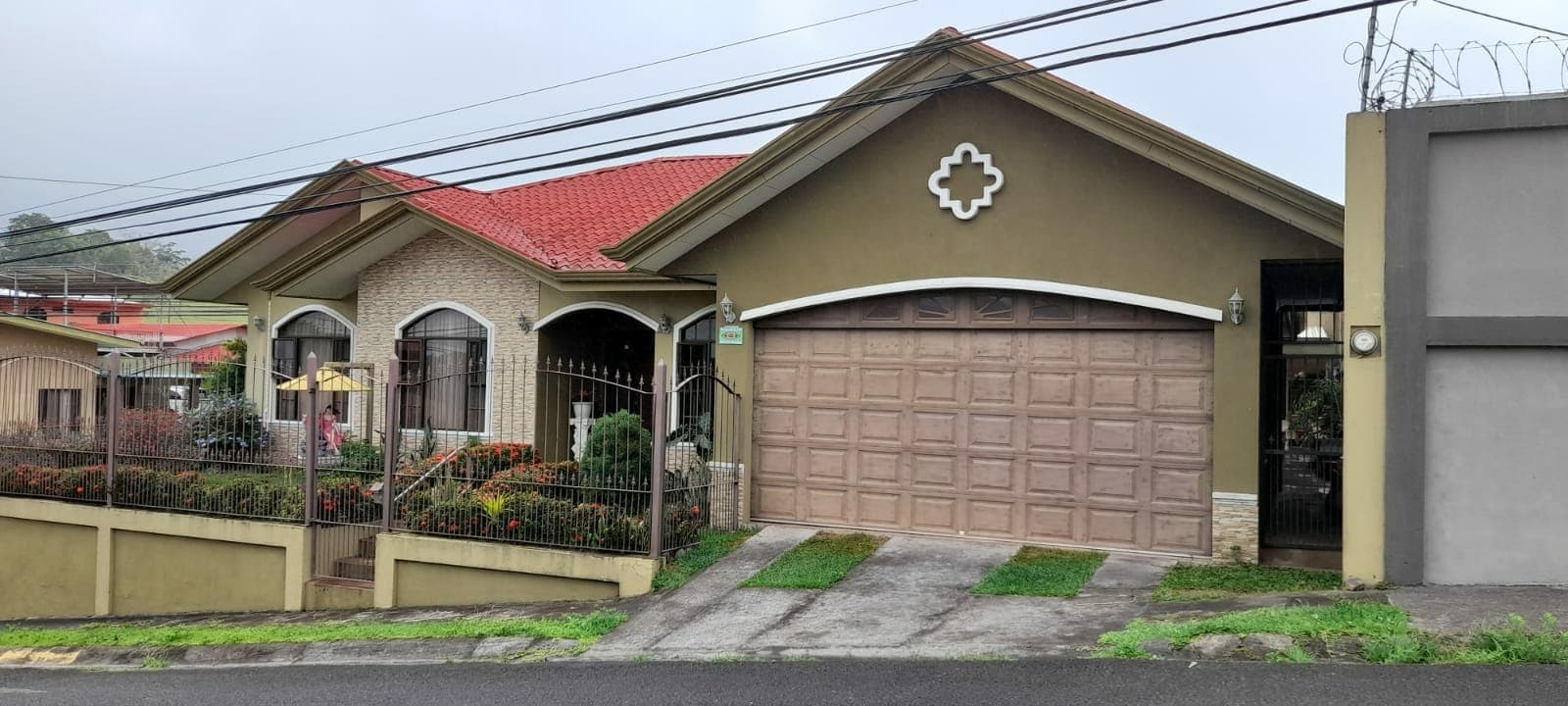 Beautiful, 3 BD/ 2 BA Home in on of Tilaran’s most Desirable Neighborhoods 