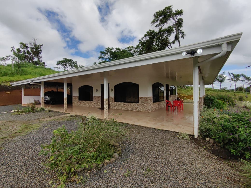 A Super Private, Furnished, LAKE FRONT,Property with Newer Tico House 