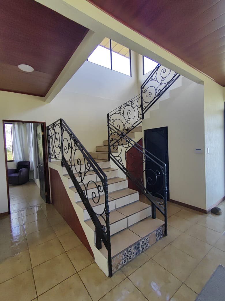 Gorgeous, 2 Story - 3 BD/2.5 BA Lake, Volcano and Mountain View House  - 2