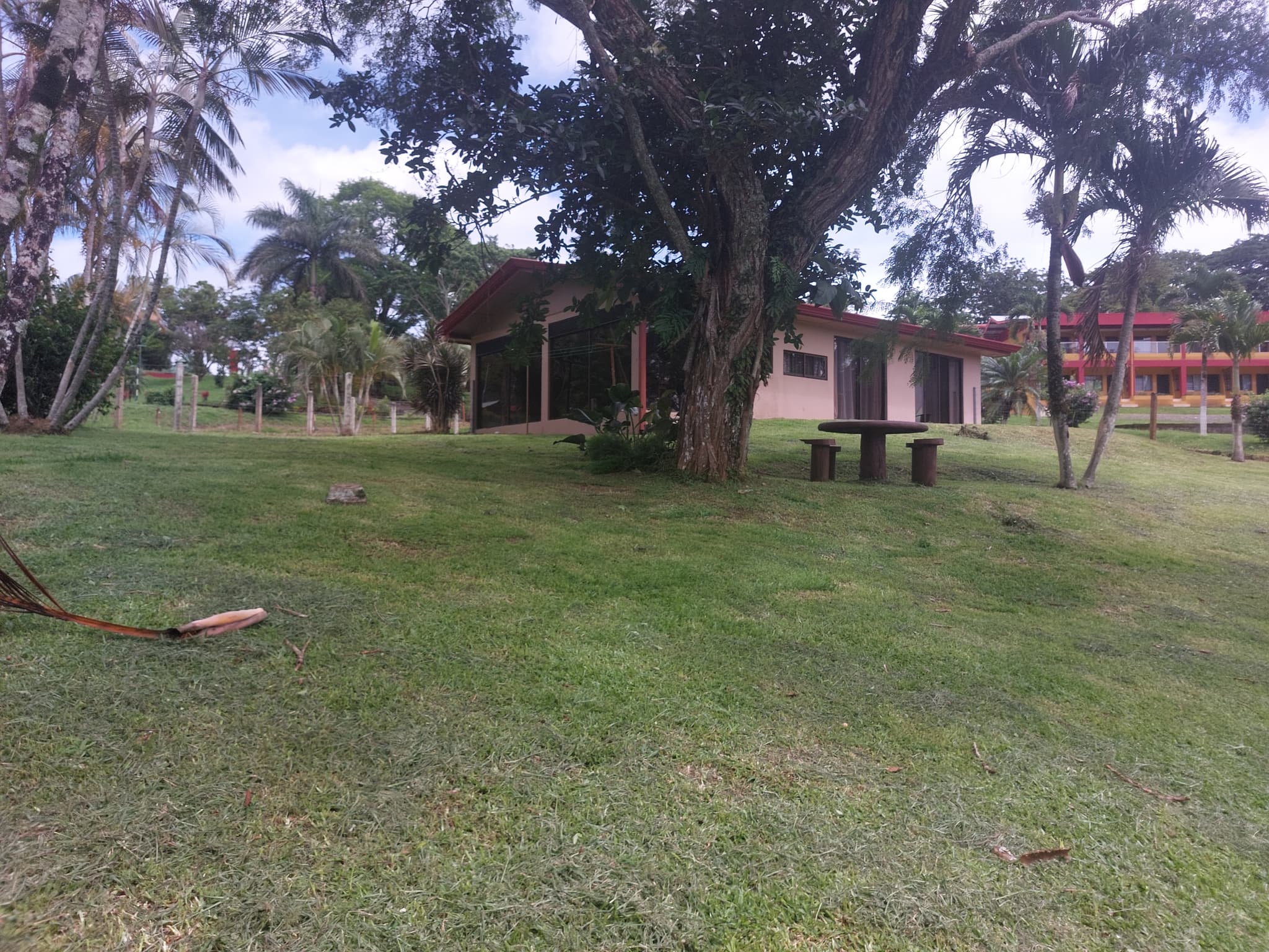 Beautiful 2 BD/2BA Cotagge + office, large enclosed backyard 