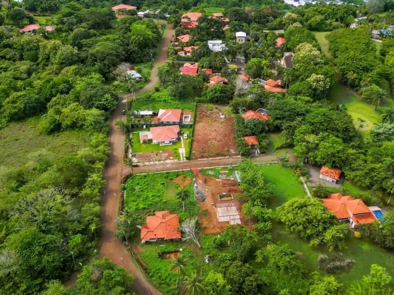 Beautiful 3 bedroom modern villas walking distance to the beach near Tambor Puntarenas - 2