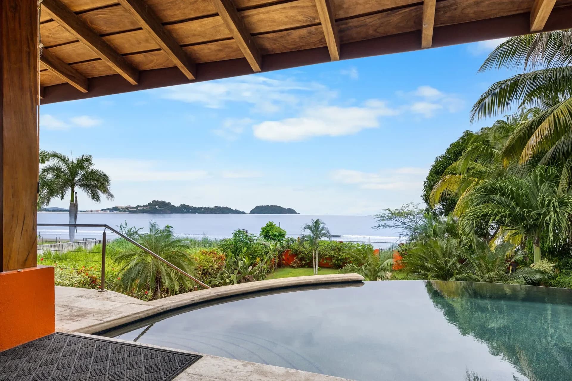 Casa de Sueños for sale: A Beachfront Paradise in Playa Potrero - 2