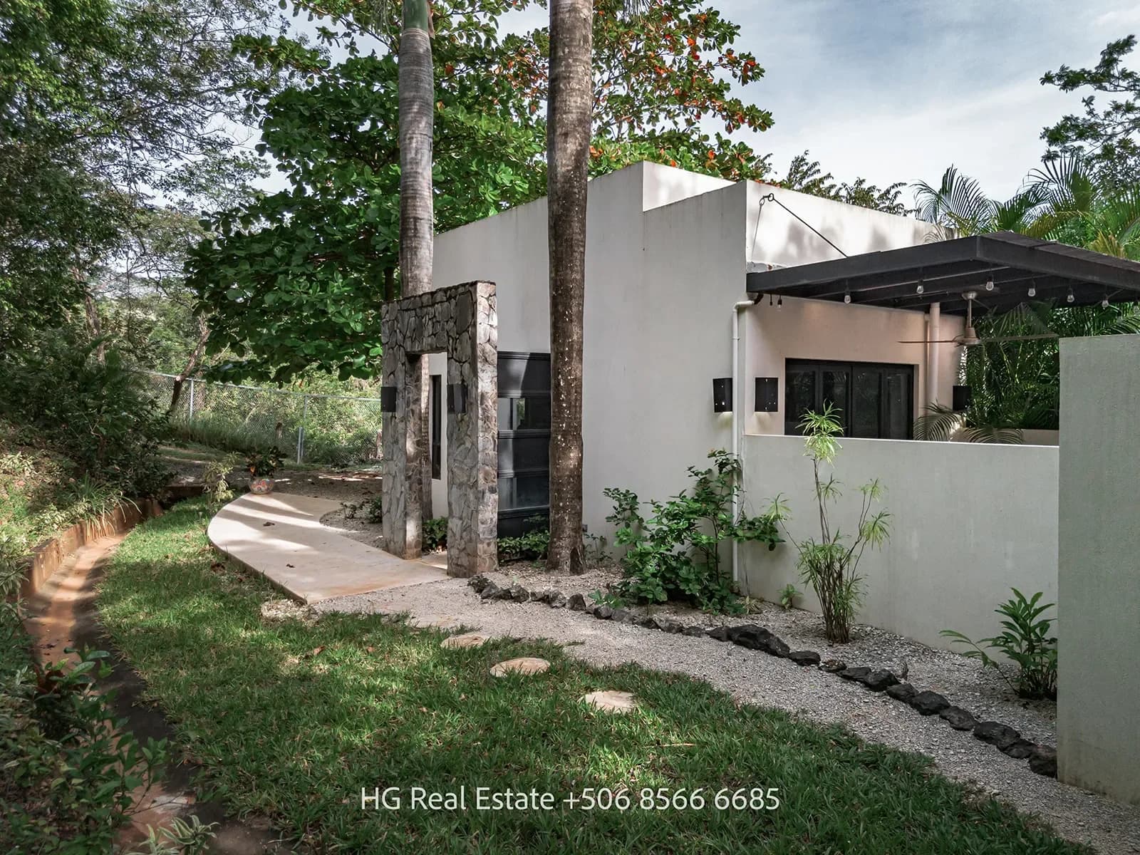 Casa Villa Blanca – 3 Bedroom House and Guest House Built Upon 5042m2 Lot in Villareal - 4