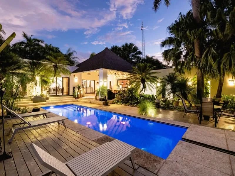 Modern and spacious 3 bedroom villa on a large size lot located near Tamarindo - 2